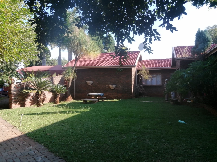 4 Bedroom Property for Sale in Geelhoutpark North West